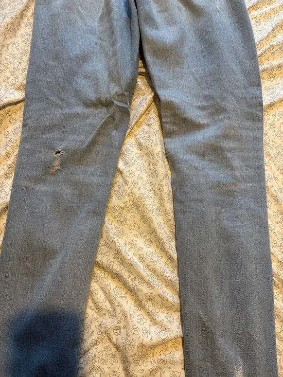 American Eagle Outfitters Light Blue Distressed Denim Mom Jeans - Picture 9 of 10